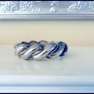 Silver plated hinged bracelet oval